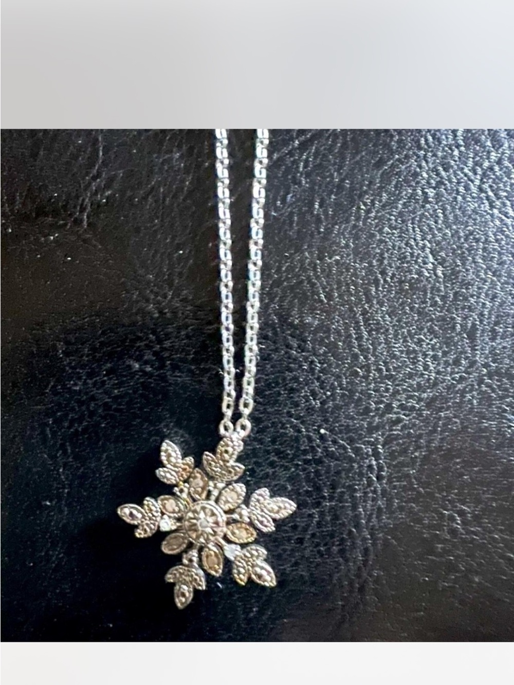 Silver Genuine diamond Floral Snowflake Pendant Necklace -